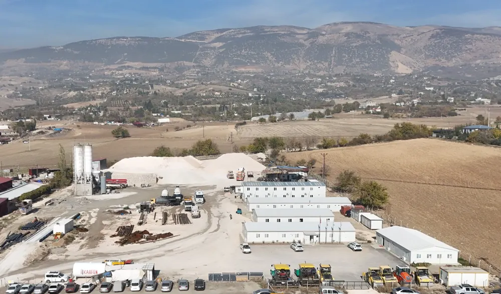 Karfen Hazır Beton Kahramanmaraş Merkez Tesisi, agrega stok sahası ve siloları
